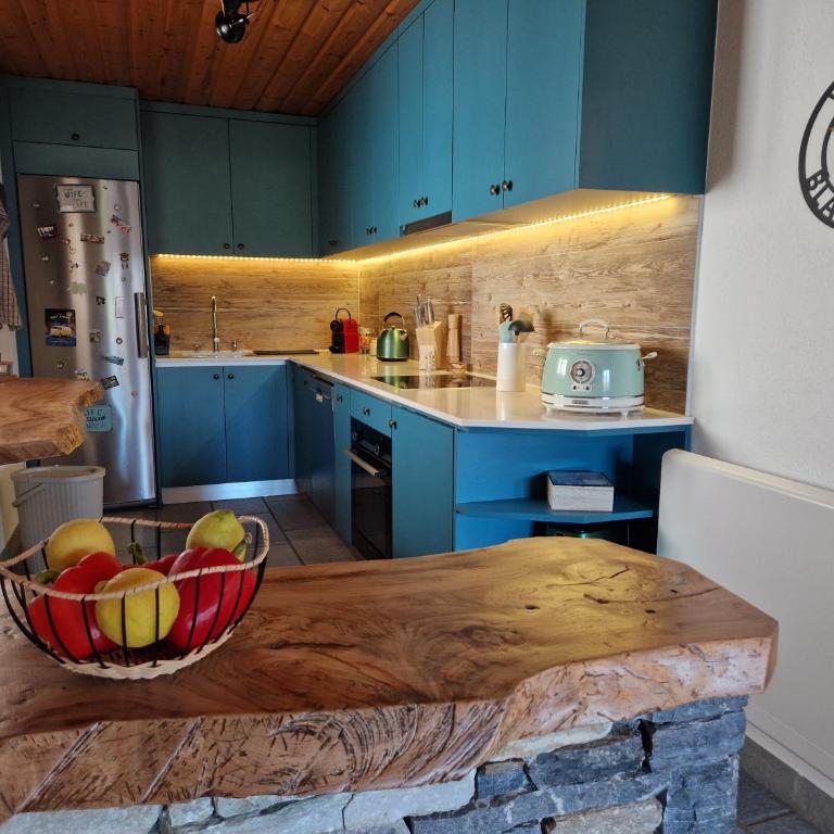Chalet typique proche Crans Montana - Chalet - 18