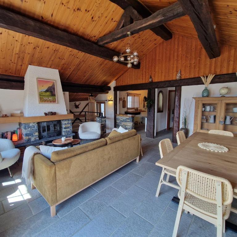 Chalet typique proche Crans Montana - Chalet - 22