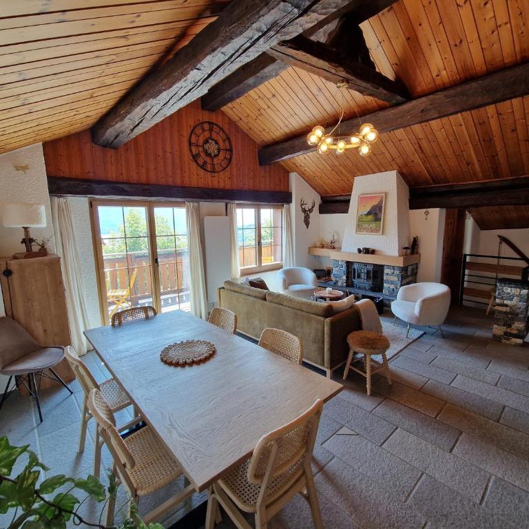 Chalet typique proche Crans Montana - Chalet - 1