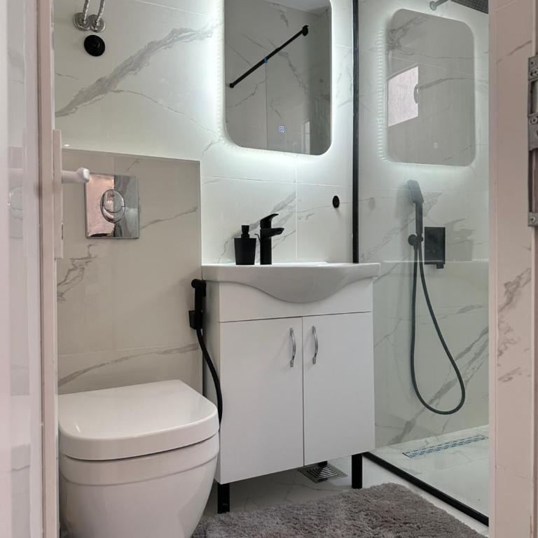 Garsonjera u centru Budve - Apartman sa 1 Spavaćom Sobom - 5