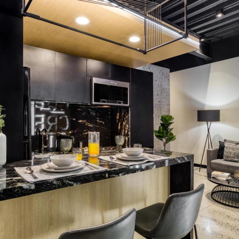 Downtown Designer Apartments by ULIV - Superior Apartment - 26