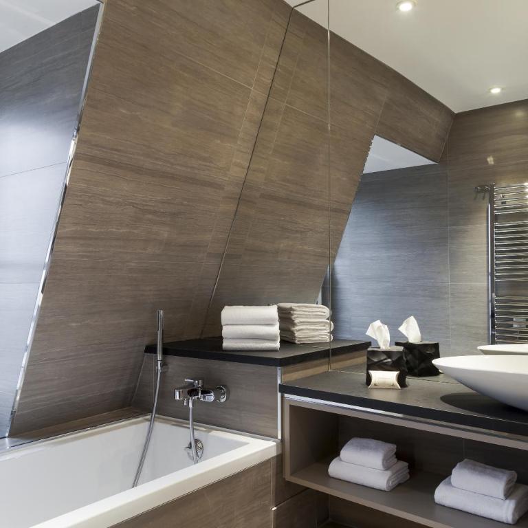 Timhotel Montmartre - Suite avec Vue sur Paris - 4
