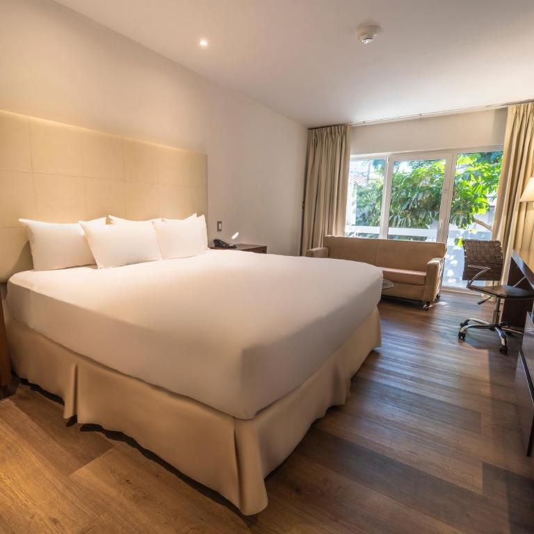 Los Tajibos, Santa Cruz de la Sierra, a Tribute Portfolio Hotel - Habitación Executive con cama extragrande, balcón y vistas al jardín - 1