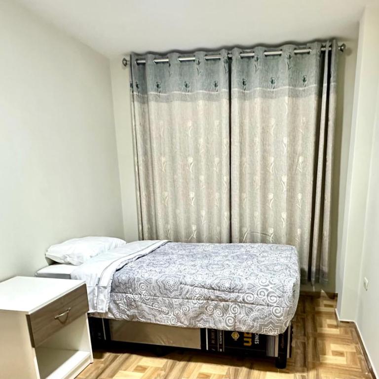 Habitación privada a 20 min del aeropuerto de Lima - Double Room with Private Bathroom - 2