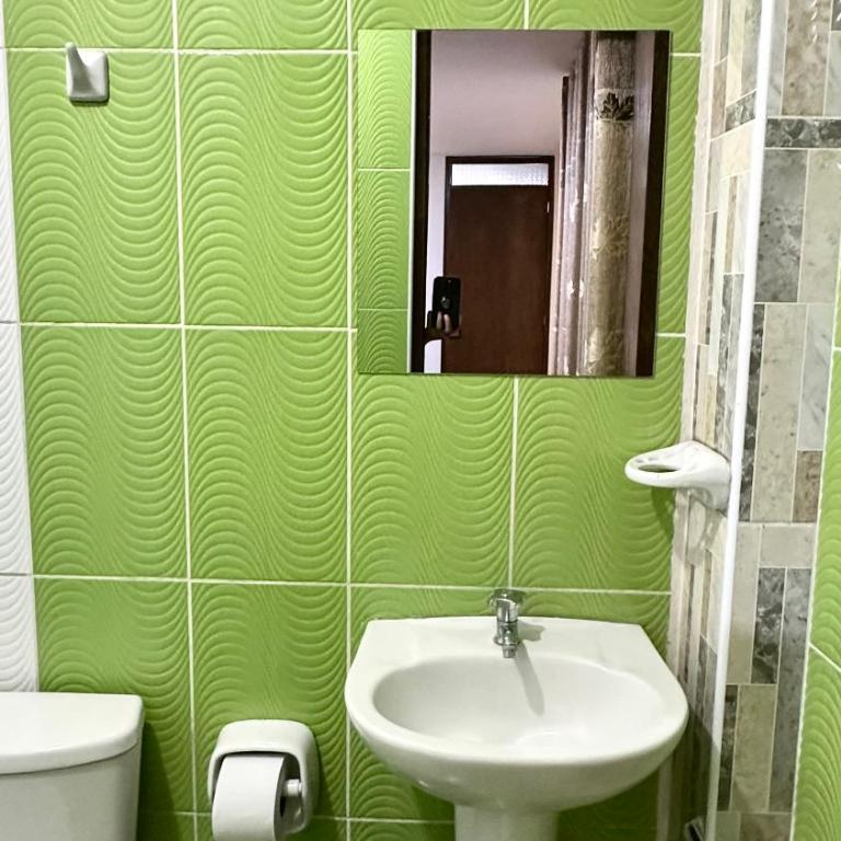 Habitación privada a 20 min del aeropuerto de Lima - Double Room with Private Bathroom - 16