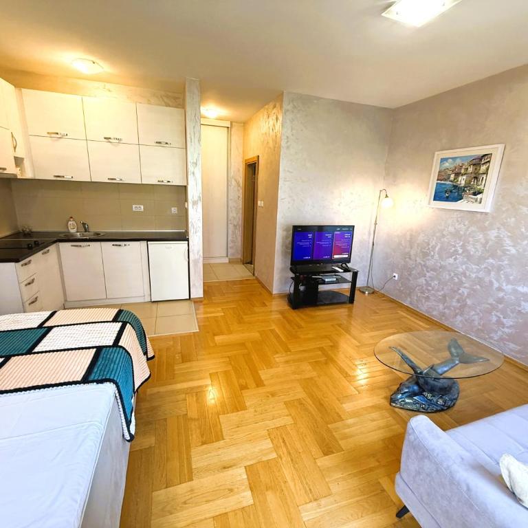 Renta Stanovi Podgorica - Apartment with River View (Millennium Bridge) - 8
