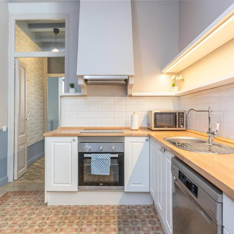 Classic apartment with terrace - Apartment - 24