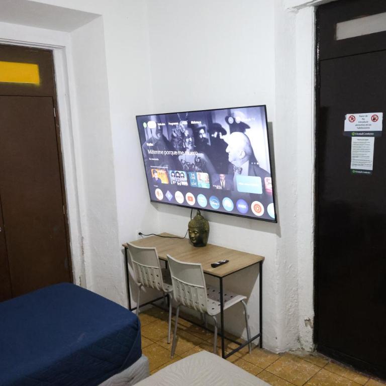 Hostal Centeno - Habitación Doble Estándar con baño compartido - 2