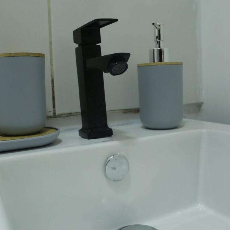 Hermoso apartamento cerca al estadio San Marcos y el Aeropuerto - Three-Bedroom Apartment - 17