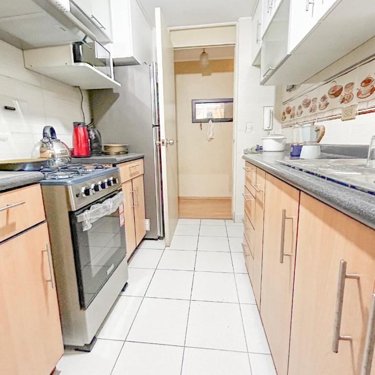 Hermoso apartamento cerca al estadio San Marcos y el Aeropuerto - Three-Bedroom Apartment - 40