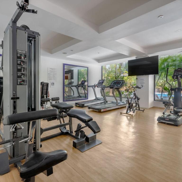 Perfect Studio Steps from 5th Avenue and the Beach - Studio - 7