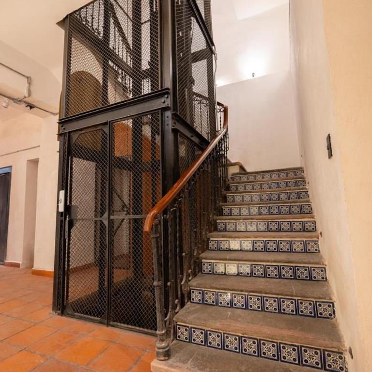DH3 VIP & Luxurious 2beds APT in Historic Center - One-Bedroom Apartment - 16