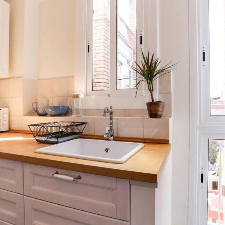 Stylish 2 Bdr In Trendy Gracia - Apartment - 18
