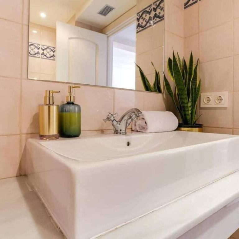 Stylish 2 Bdr In Trendy Gracia - Apartment - 21