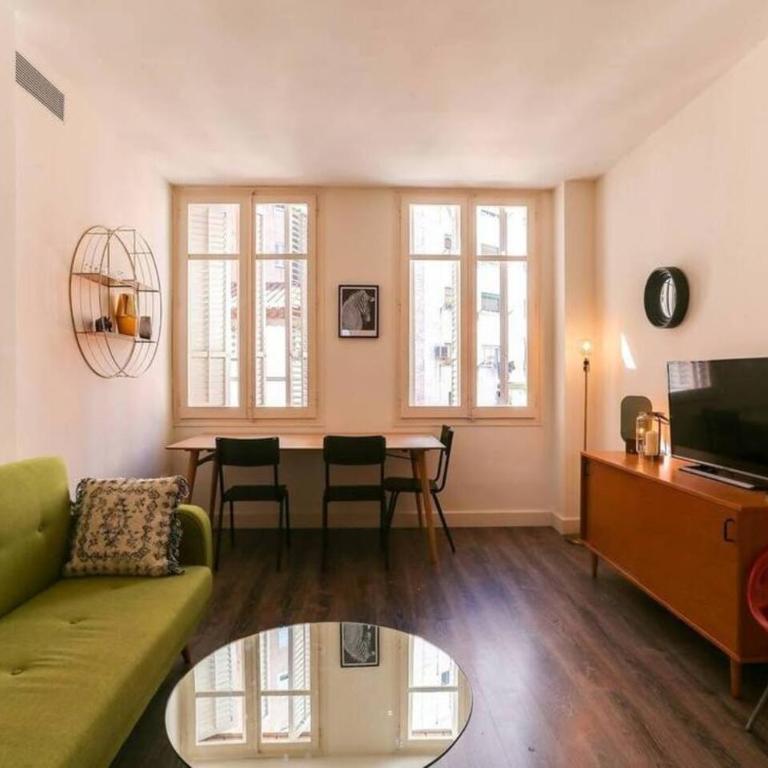 Stylish 2 Bdr In Trendy Gracia - Apartment - 2