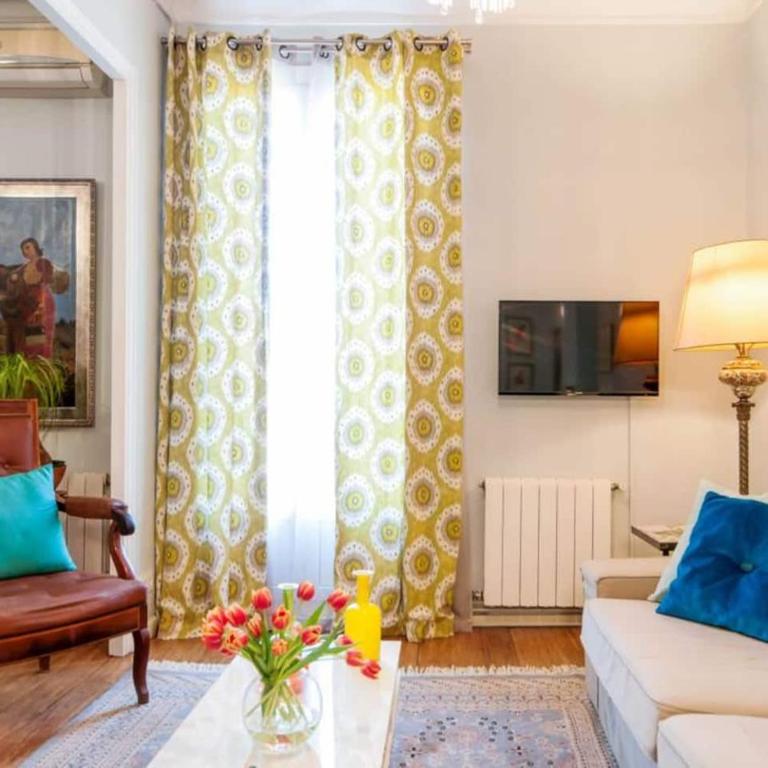 Explore City Center from an Elegant Urban Retreat - Apartment - 1