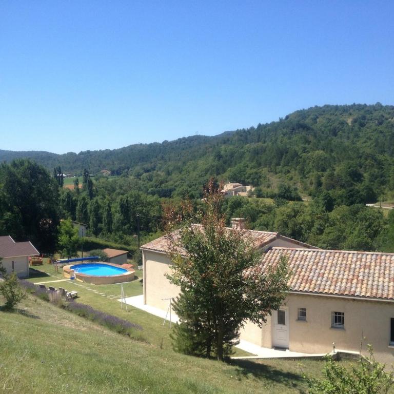 Maison avec ou sans ses petits chalets du Lauzun - Maison de Vacances 3 Chambres - 1