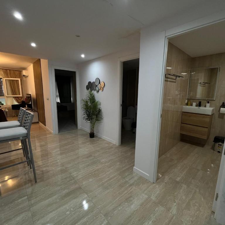 Alicante Central Loft - Three-Bedroom Apartment - 3