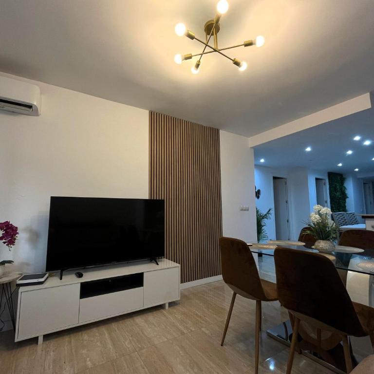 Alicante Central Loft - Three-Bedroom Apartment - 1