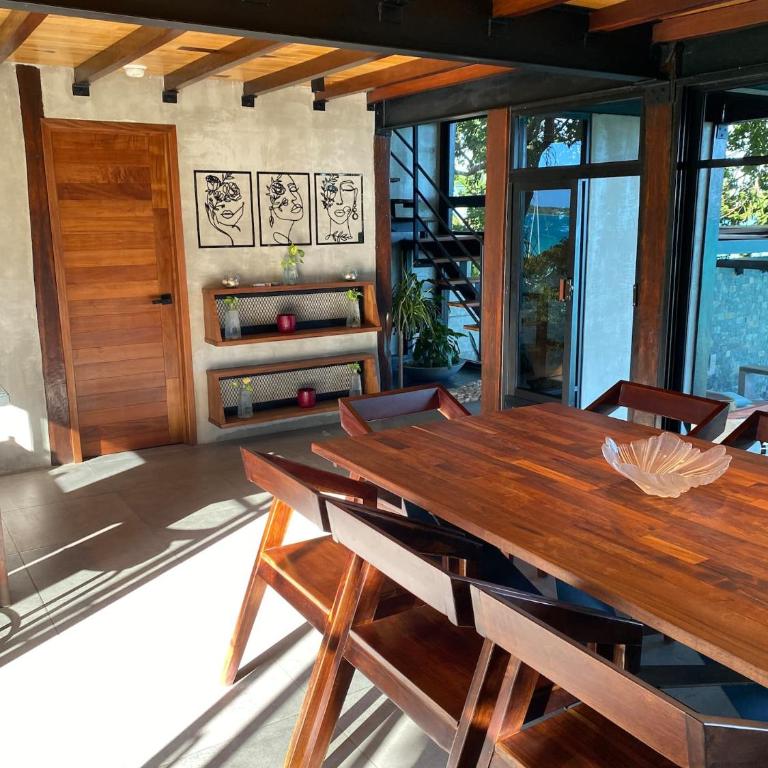Lagoon Escape with Kayaks and Views - Villa - 9