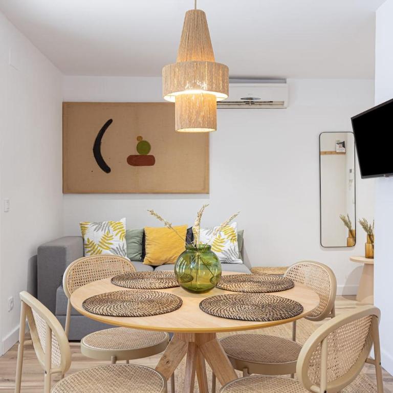 Walk To Las Ramblas Sun-filled&cozy - Apartment - 11