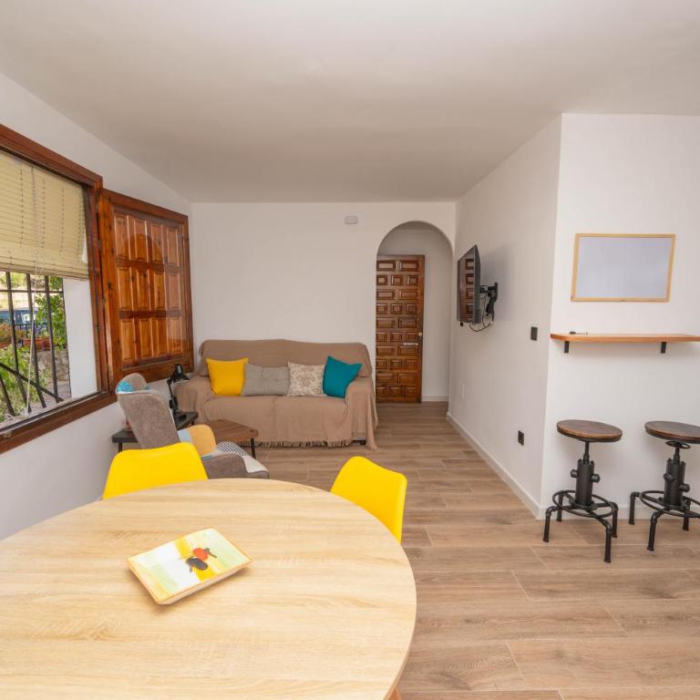 Apartamento Montoya - Two-Bedroom Apartment with Balcony - 4