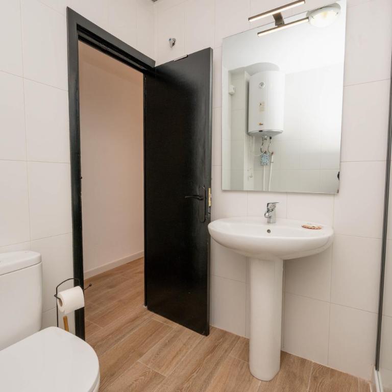 Apartamento Montoya - Two-Bedroom Apartment with Balcony - 14