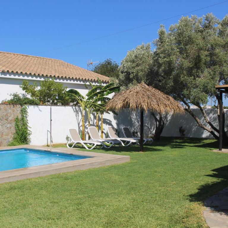 Chalet con piscina privada en Conil - Casa de 4 dormitorios - 3