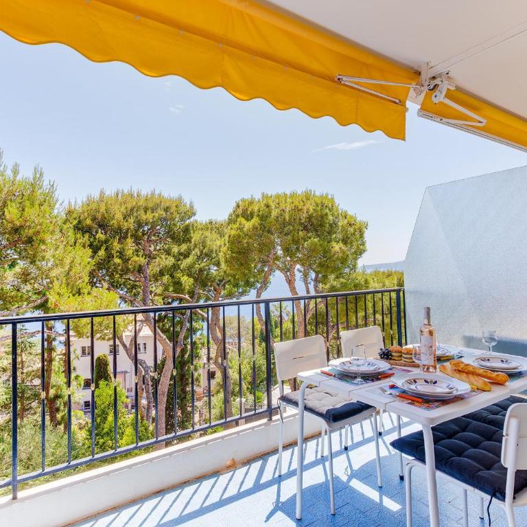 LE BOIS JOLI AP4477 By Riviera Holiday Homes - Appartement 2 Chambres - Vue sur Mer - 5