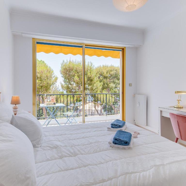 LE BOIS JOLI AP4477 By Riviera Holiday Homes - Appartement 2 Chambres - Vue sur Mer - 12