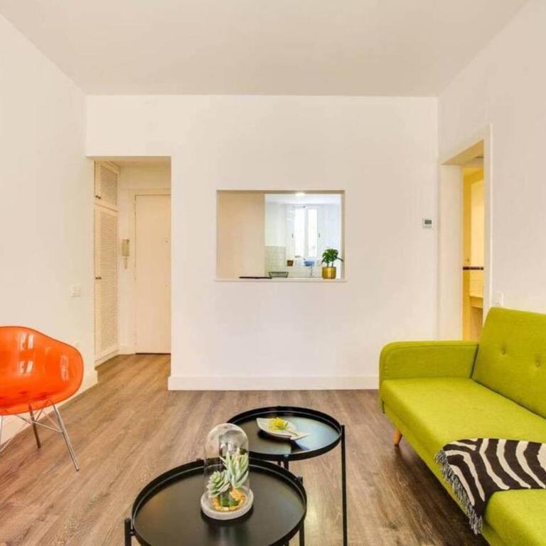 Colorful With Cozy Terrace In Gracia - Apartment - 6