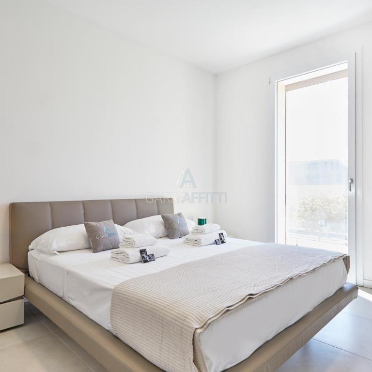 Queen Loft - Attico Moderno con Solarium Privato e Vista Piscina - Appartamento Attico - 36