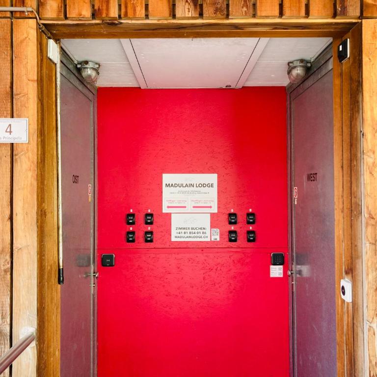 Madulain Lodge @ Werkhof - Doppelzimmer mit Gemeinschaftsbad - 7