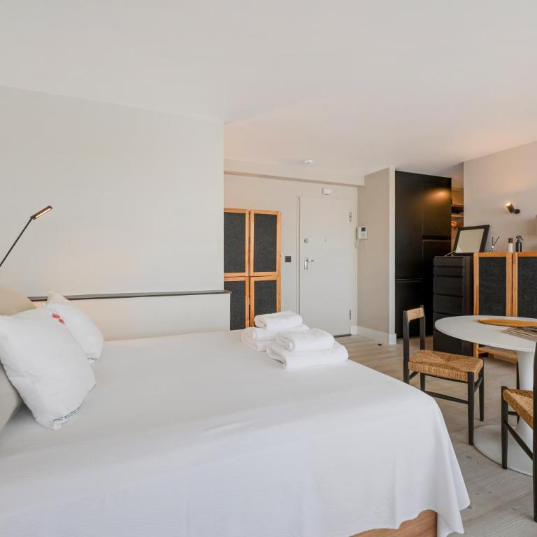 Luminoso loft con piscina en Puerto Banús - Apartamento de 1 dormitorio - 50