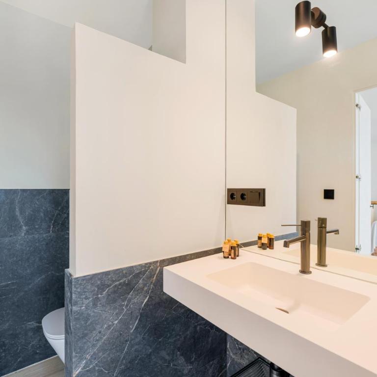 Luminoso loft con piscina en Puerto Banús - Apartamento de 1 dormitorio - 46