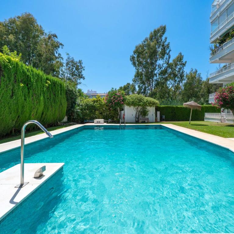 Luminoso loft con piscina en Puerto Banús - Apartamento de 1 dormitorio - 1