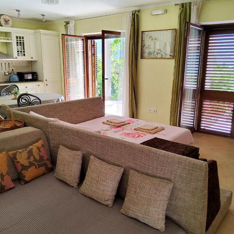 Glorious - One-Bedroom Apartment - 3