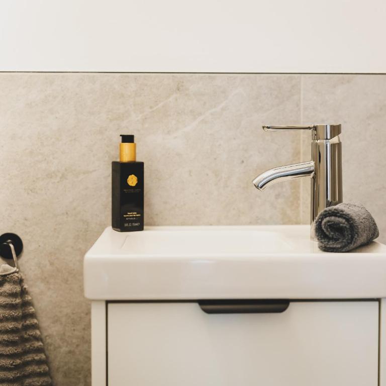 Appartements Ager by we rent - Premium Apartment mit 3 Schlafzimmern und Balkon - 24