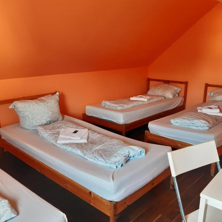 2-Rent Group Hostel Rooms&Apartments EVE168 - Dreibettzimmer mit Gemeinschaftsbad - 7