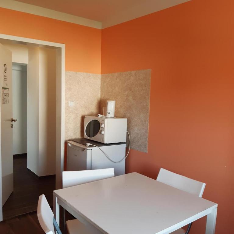 2-Rent Group Hostel Rooms&Apartments EVE168 - Dreibettzimmer mit Gemeinschaftsbad - 8