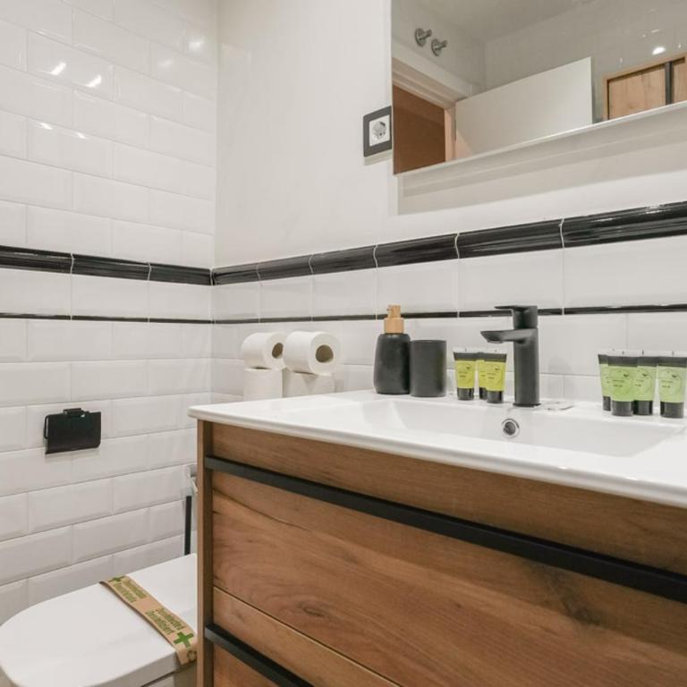 Cozy renovated -1Bedroom 1Bath-Plaza de España - One-Bedroom Apartment - 19