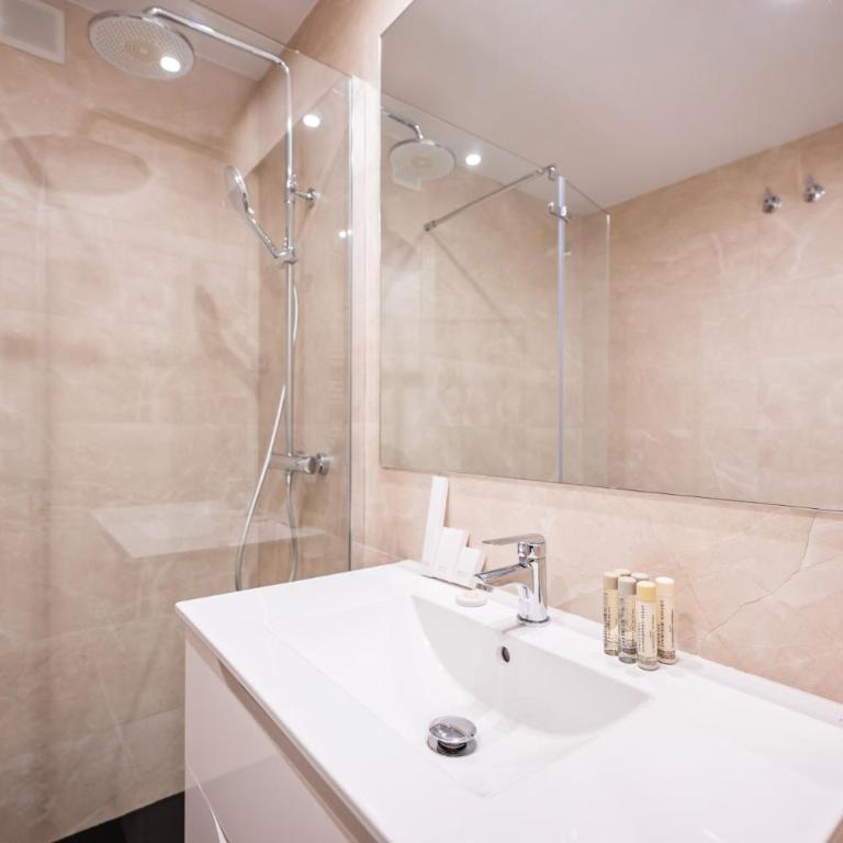 Sweett - Nova Icaria Beach - Three-Bedroom Apartment - 10