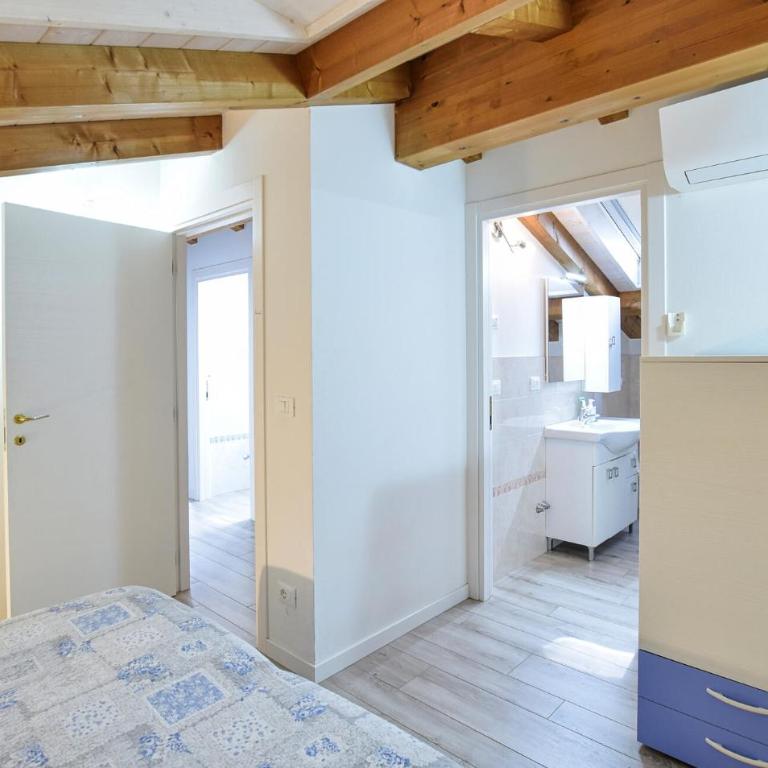 Accogliente Casa A Udine Con Wifi - Casa Vacanza con 5 Camere da Letto - 12