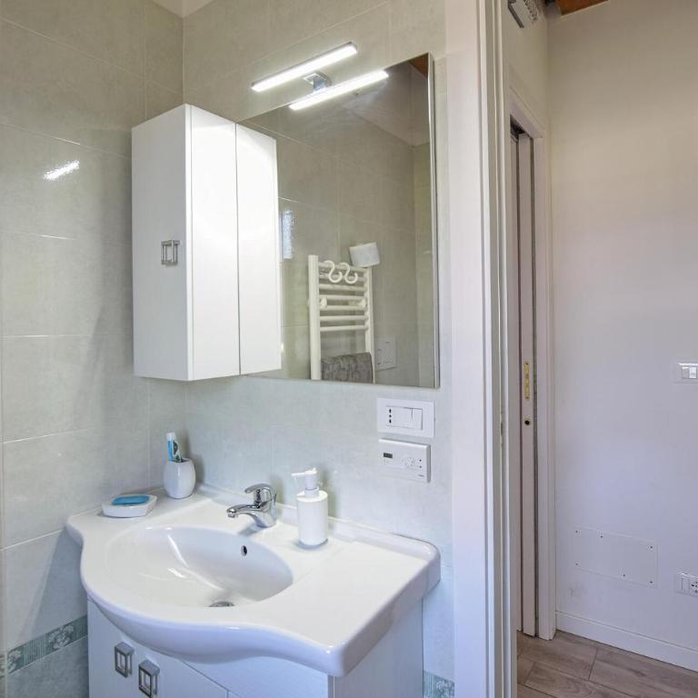 Accogliente Casa A Udine Con Wifi - Casa Vacanza con 5 Camere da Letto - 15