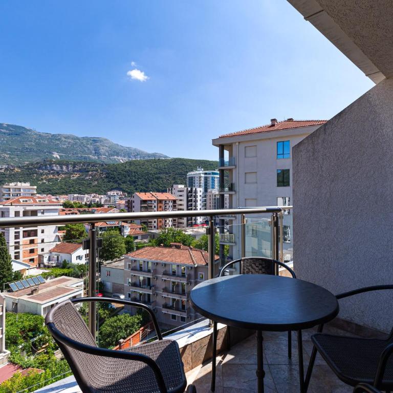 Central WoW Living - Apartman s 2 Spavaće Sobe sa Balkonom i Terasom - 13