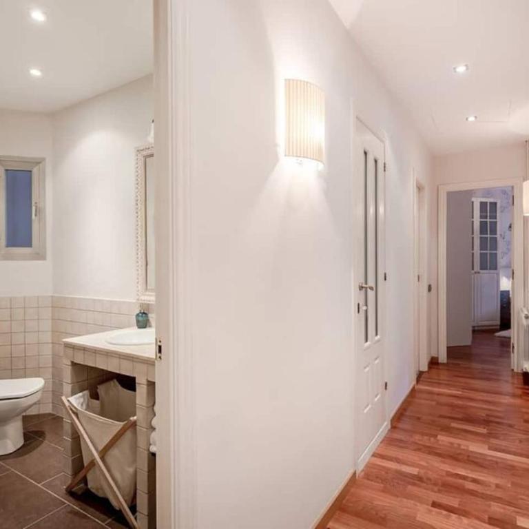 Central 2 Bedroom By Sagrada Familia - Apartment - 17