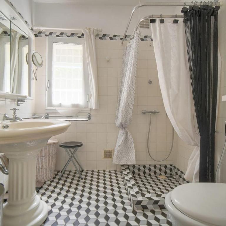 FRGK 'Luxury Villa Mevania Antibes Heated Pool, Spa & Ultra-Fast Wi-Fi' - Villa with Private Pool - 39