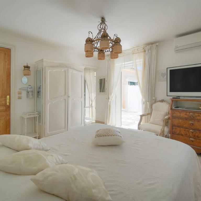 FRGK 'Luxury Villa Mevania Antibes Heated Pool, Spa & Ultra-Fast Wi-Fi' - Villa with Private Pool - 63