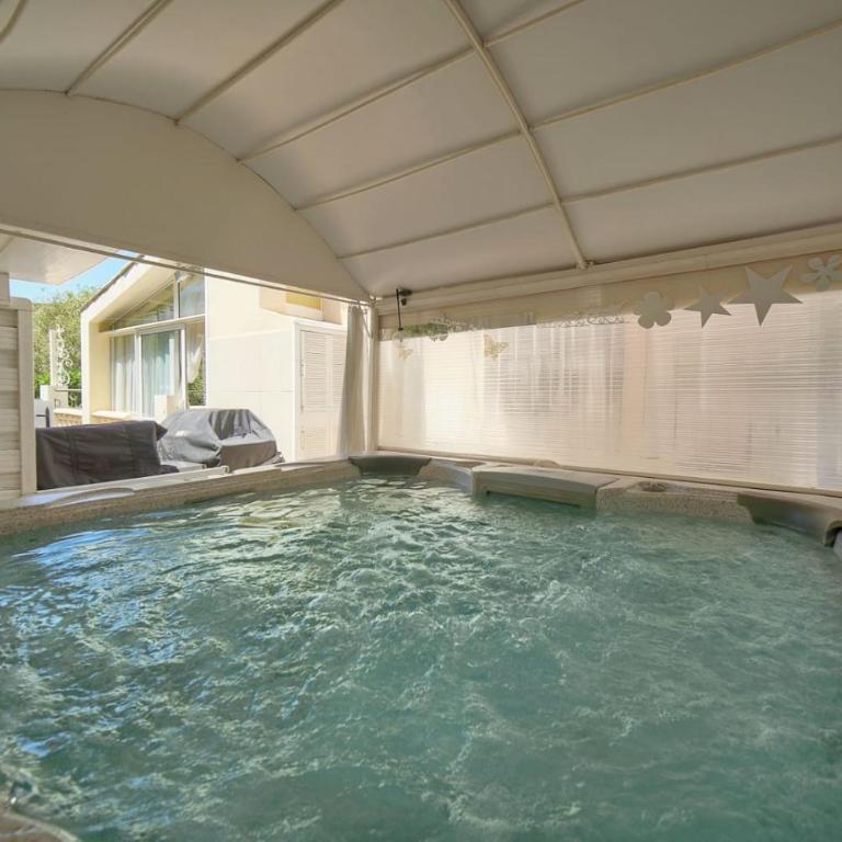 FRGK 'Luxury Villa Mevania Antibes Heated Pool, Spa & Ultra-Fast Wi-Fi' - Villa with Private Pool - 72