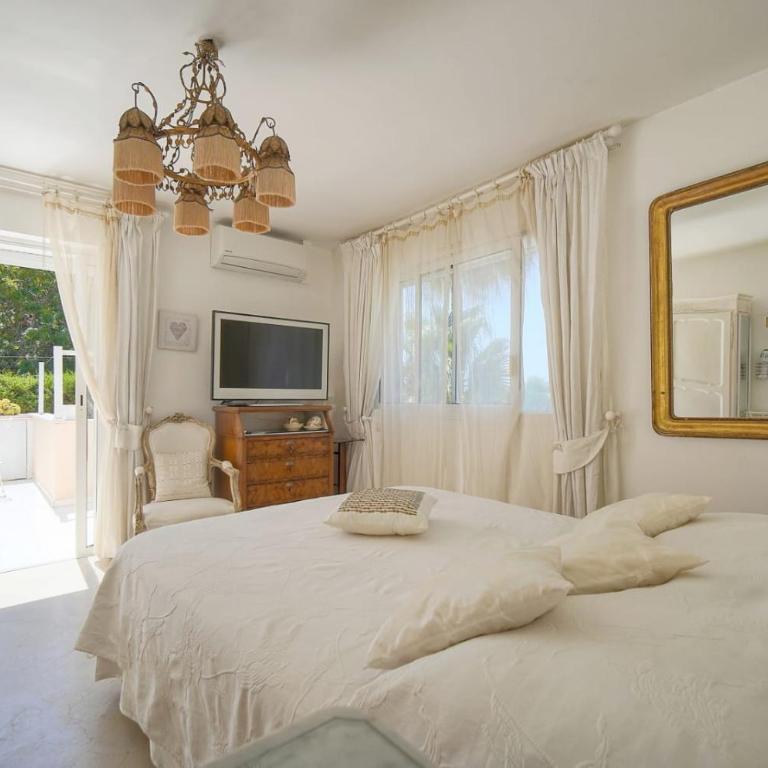 FRGK 'Luxury Villa Mevania Antibes Heated Pool, Spa & Ultra-Fast Wi-Fi' - Villa with Private Pool - 73